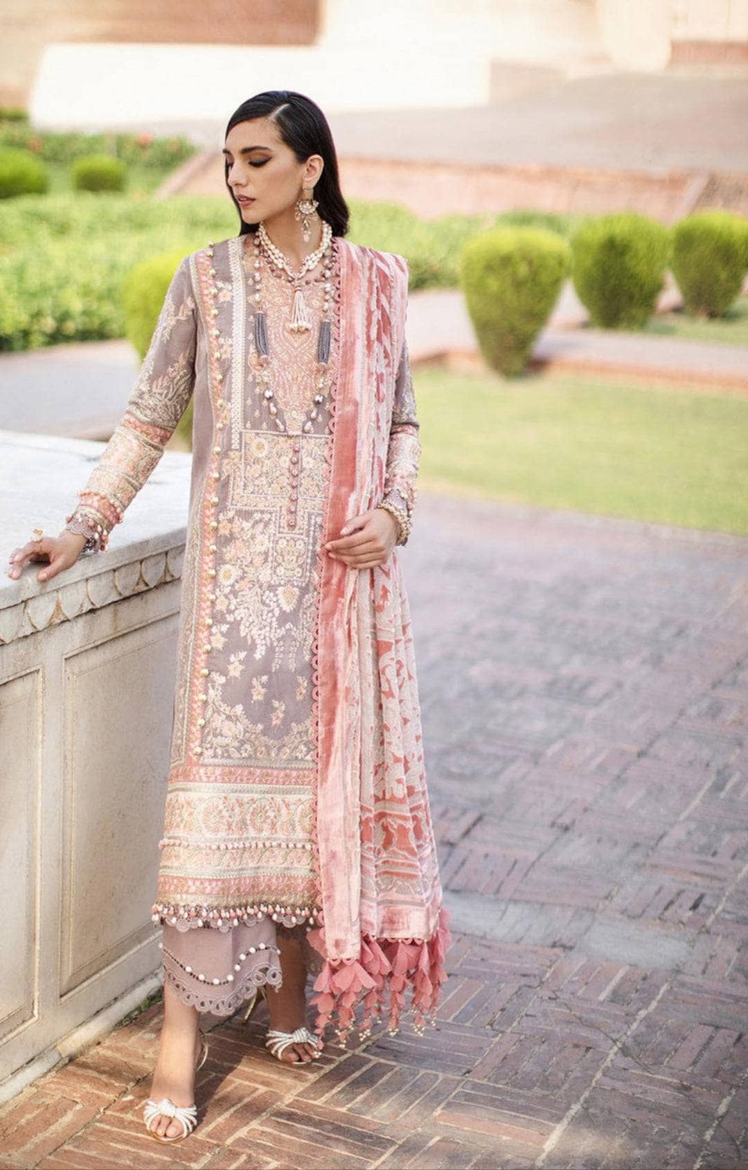 img_sana_safinaz_winter_luxury_awwal_boutique