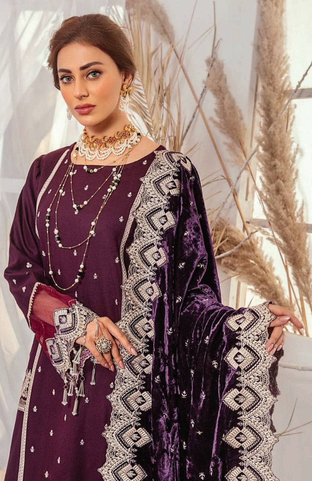 img_lavish_by_panache_velvet_embroidered_shawls_awwal_boutique