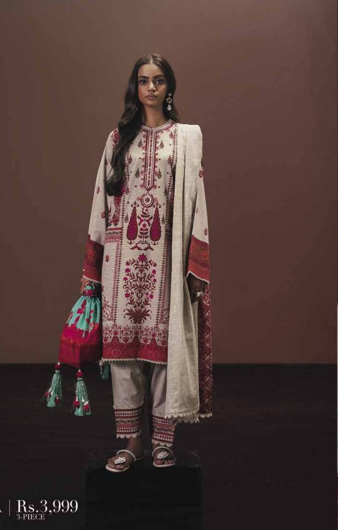 img_sana_safinaz_mahay_winter_22_awwal_boutique