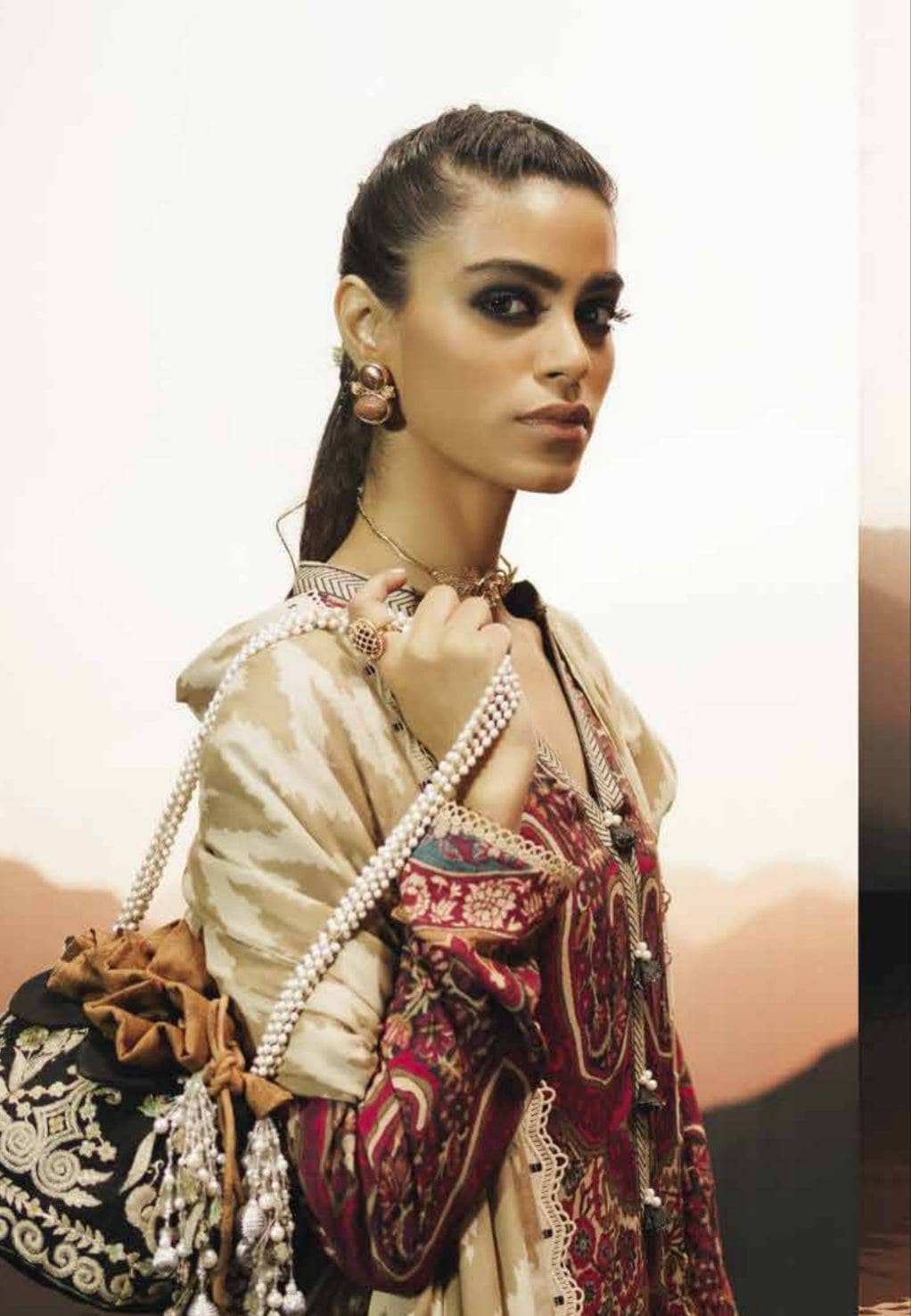 img_sana_safinaz_mahay_winter_22_awwal_boutique