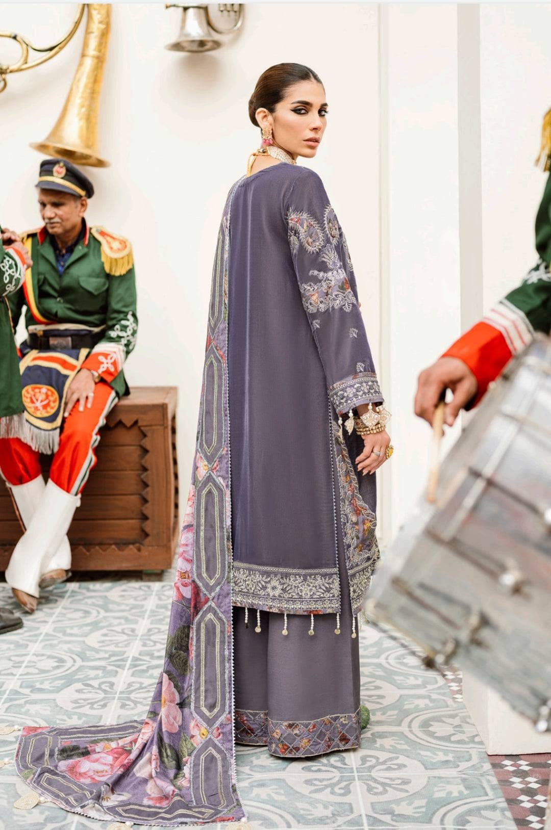 img_nureh_velvet_awwal_boutique