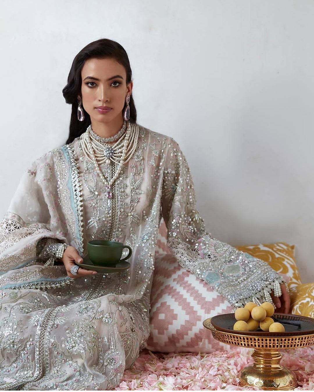 img_suffuse_by_sana_yasir_freesia_2022_wedding_edition_awwal_boutique