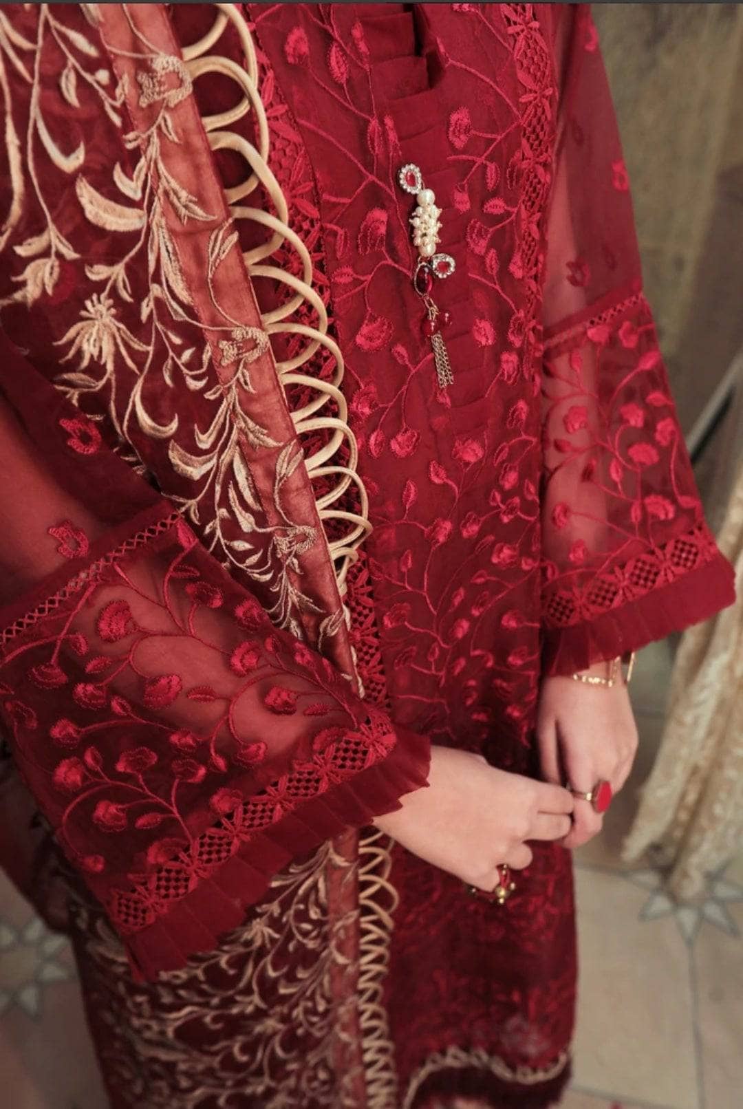 img_lsm_lakhani_embroudered_lawn_22_awwal_boutique