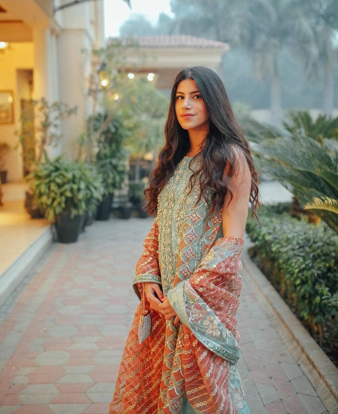 img_crimson_wedding_edition_awwal_boutique