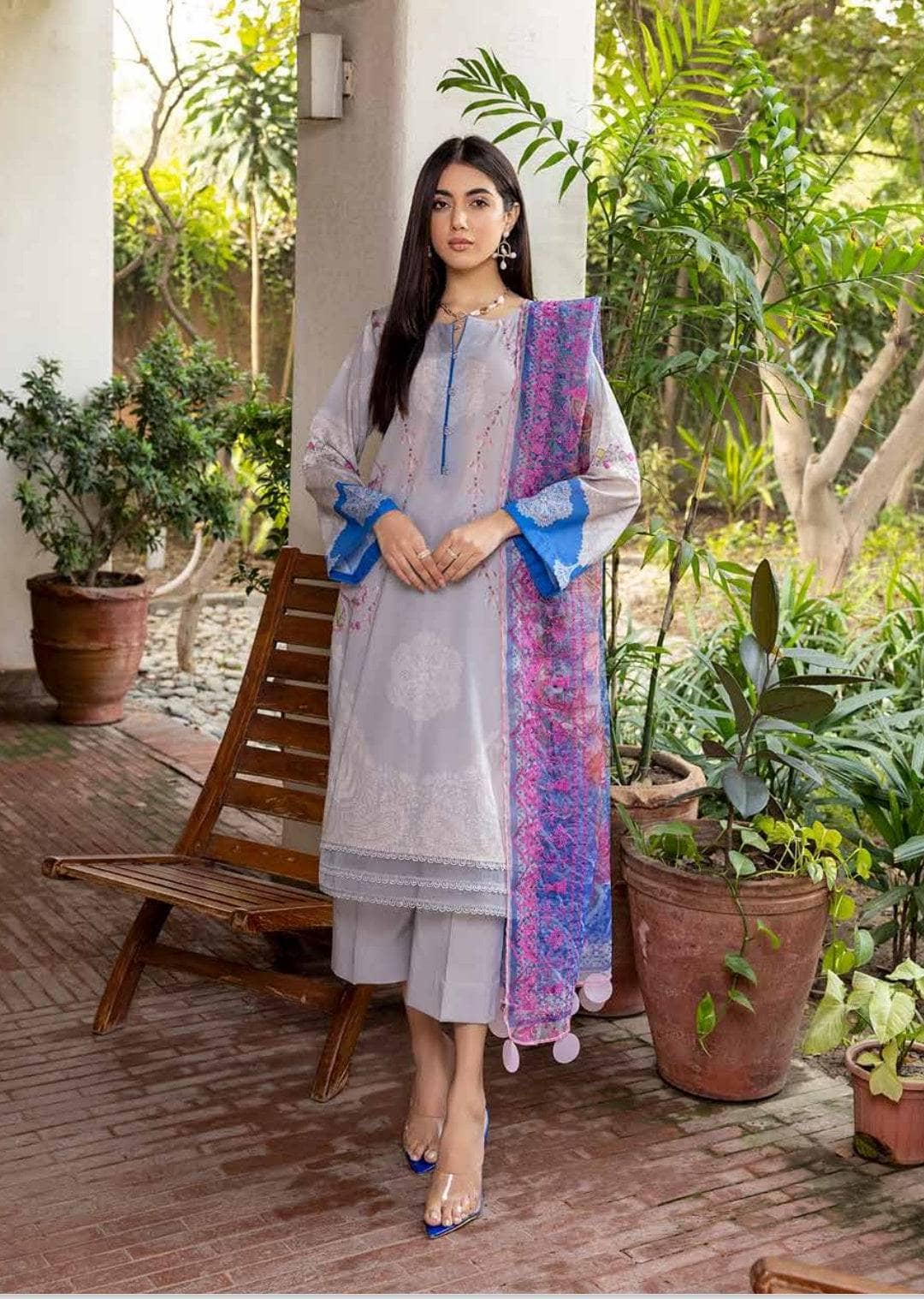 img_charizma_aniiq_vol1_awwal_boutique