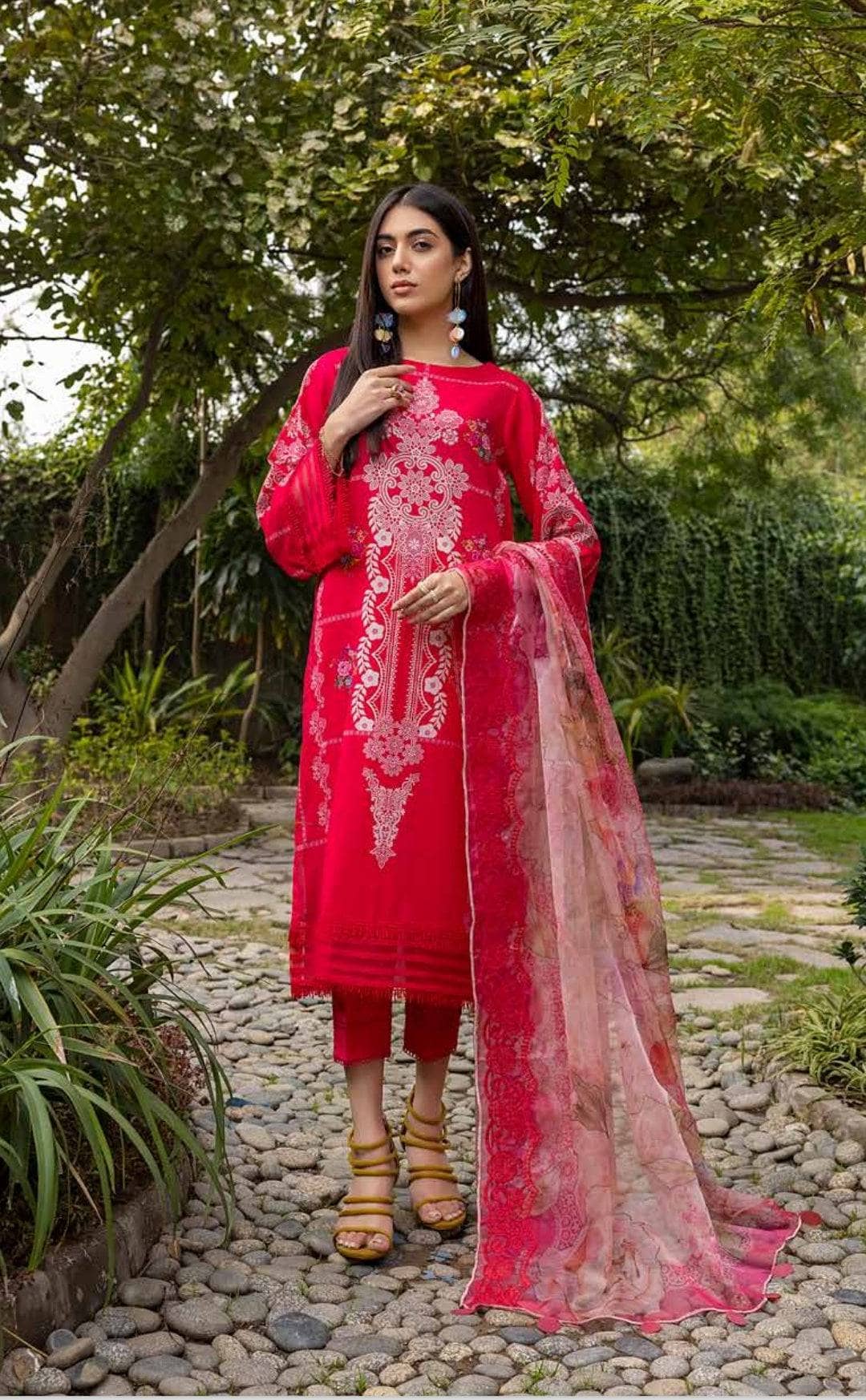 img_charizma_aniiq_vol1_awwal_boutique