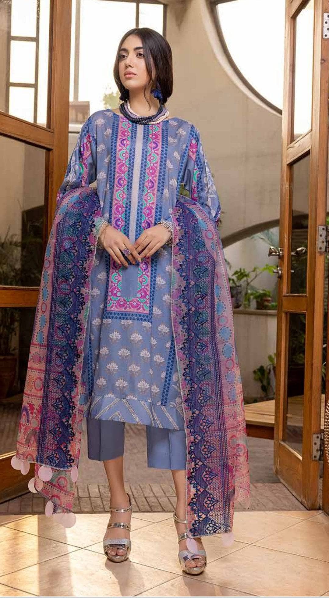 img_charizma_aniiq_vol1_awwal_boutique