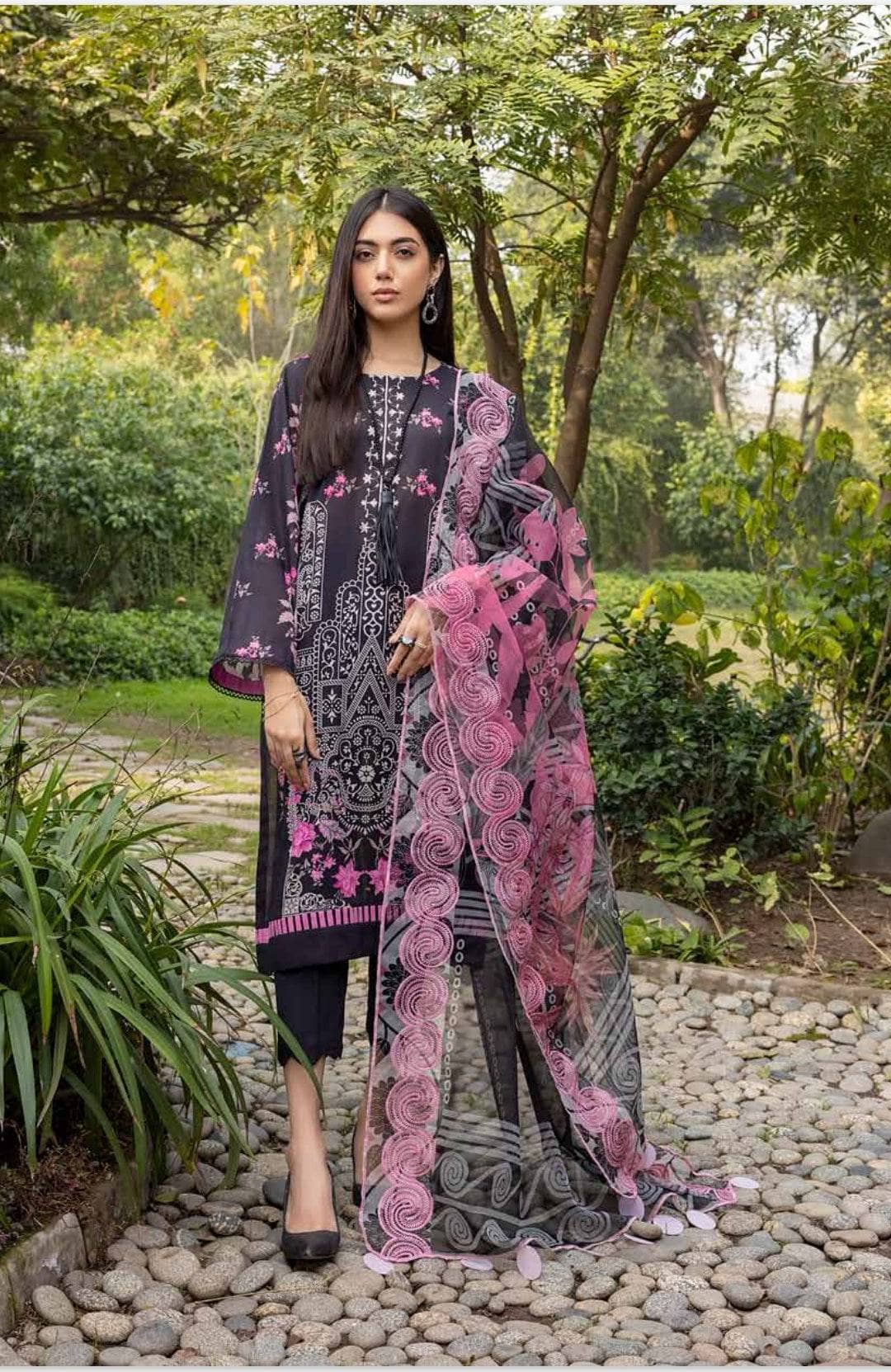 img_charizma_aniiq_vol1_awwal_boutique