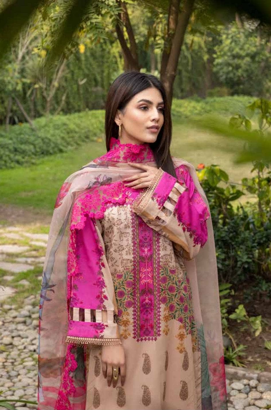 img_charizma_aniiq_vol1_awwal_boutique