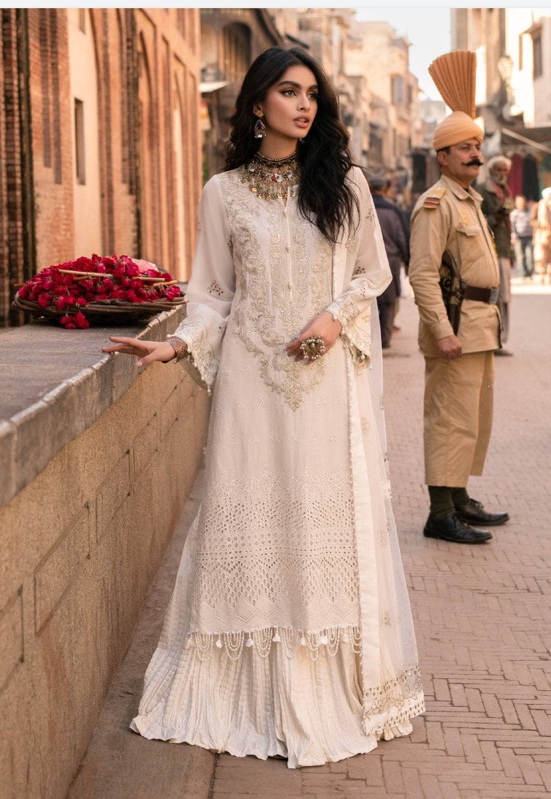 img_nureh_bazar_with_mukesh_dupatta_awwal_boutique