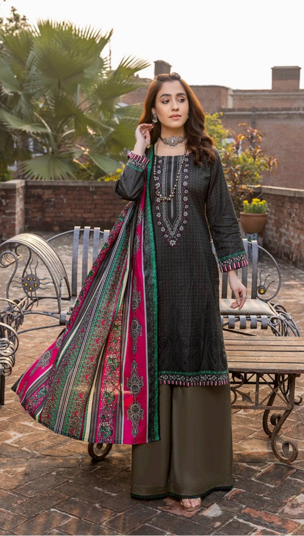 img_erum_misha_printed_lawn_by_z_s_textiles_awwal_boutique