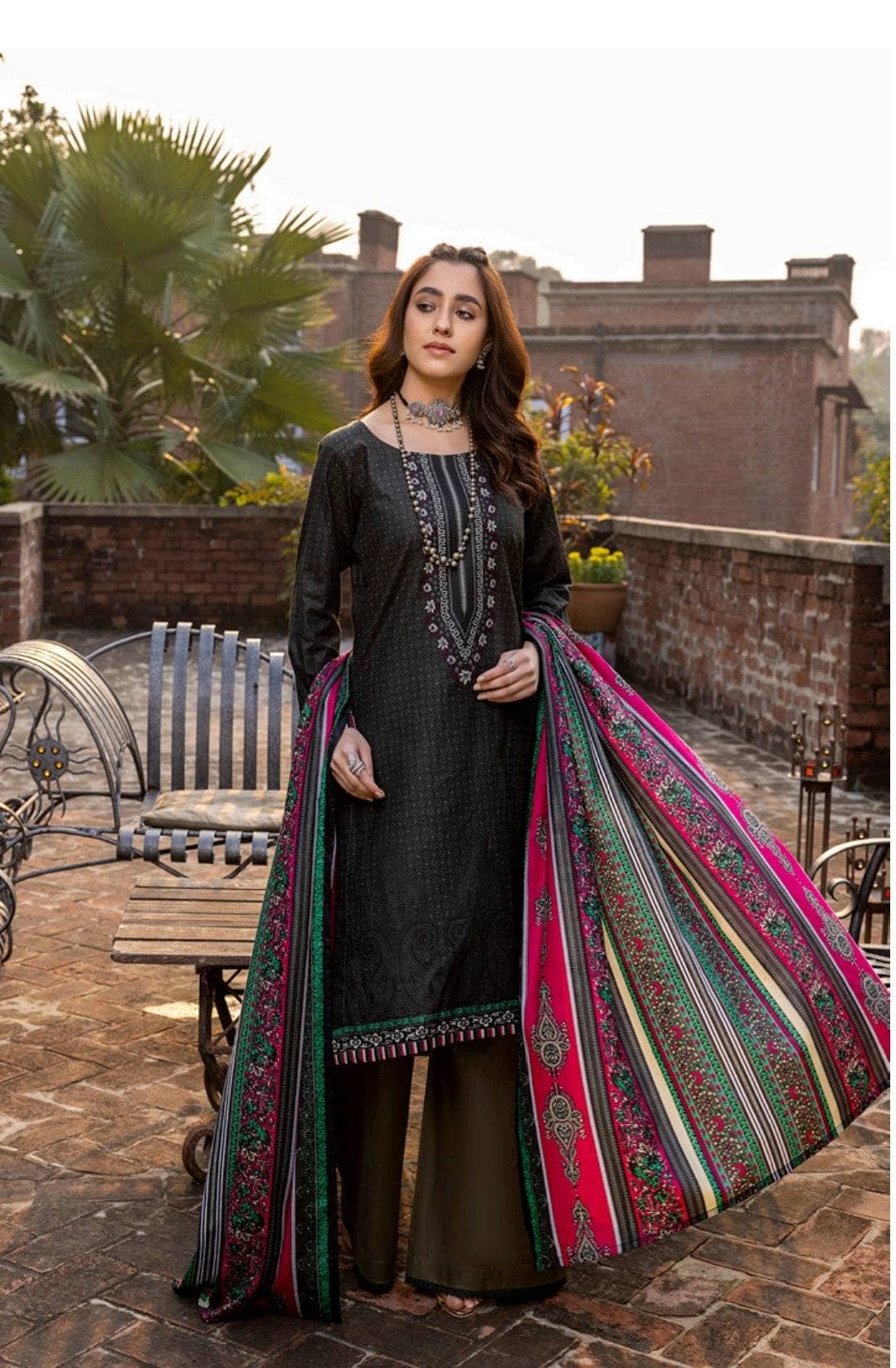 img_erum_misha_printed_lawn_by_z_s_textiles_awwal_boutique