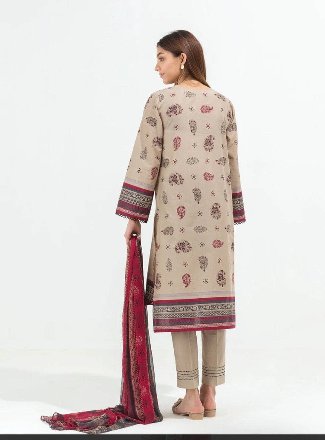 img_beechtree_lawn_22_awwal_boutique