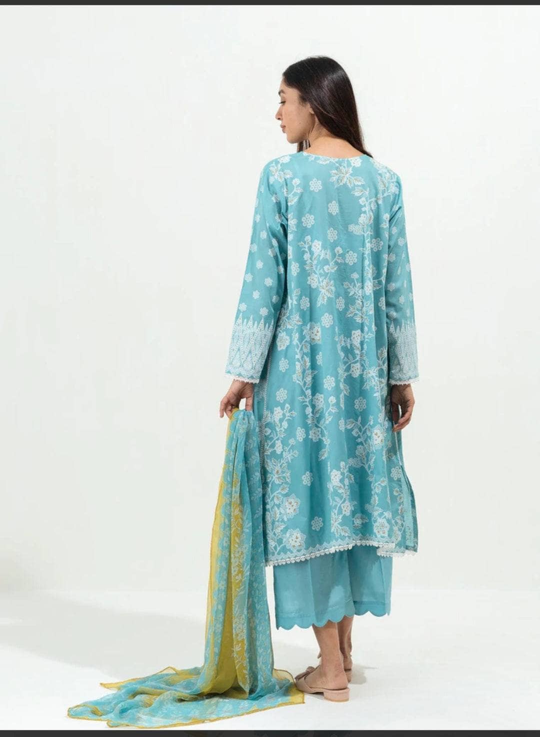 Img_beechtree_lawn_22_awwal_boutique