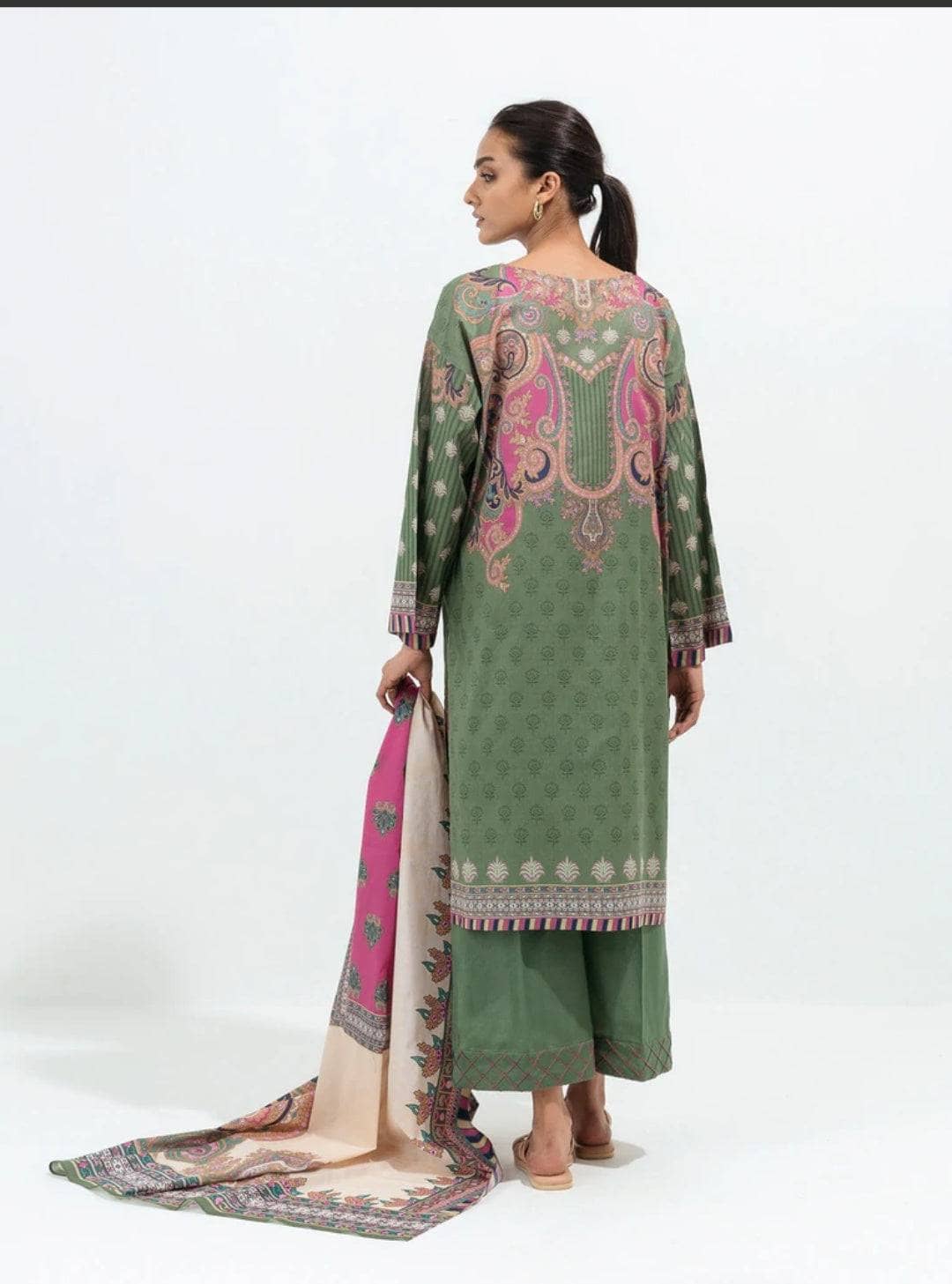 img_beechtree_lawn_22_awwal_boutique