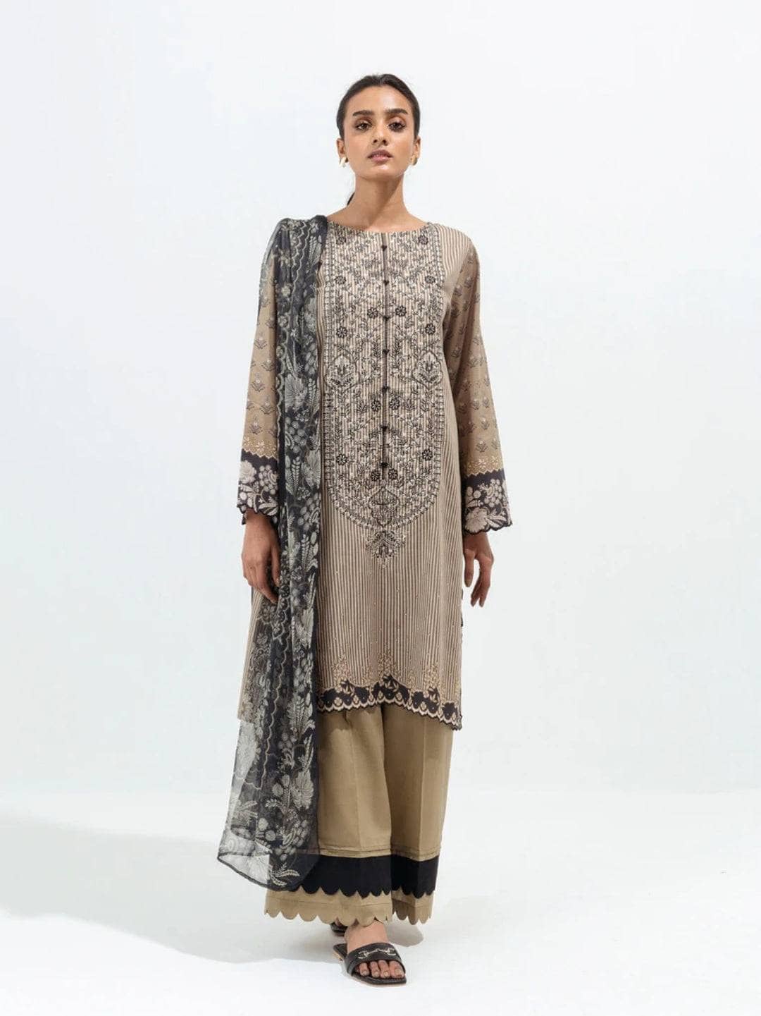 img_beechtree_lawn_22_awwal_boutique