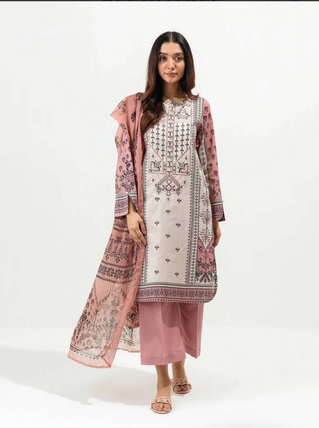 img_beechtree_lawn_22_awwal_boutique