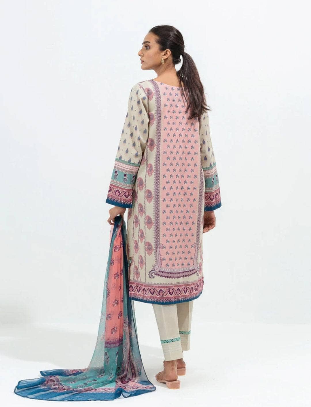 img_beechtree_lawn_22_awwal_boutique