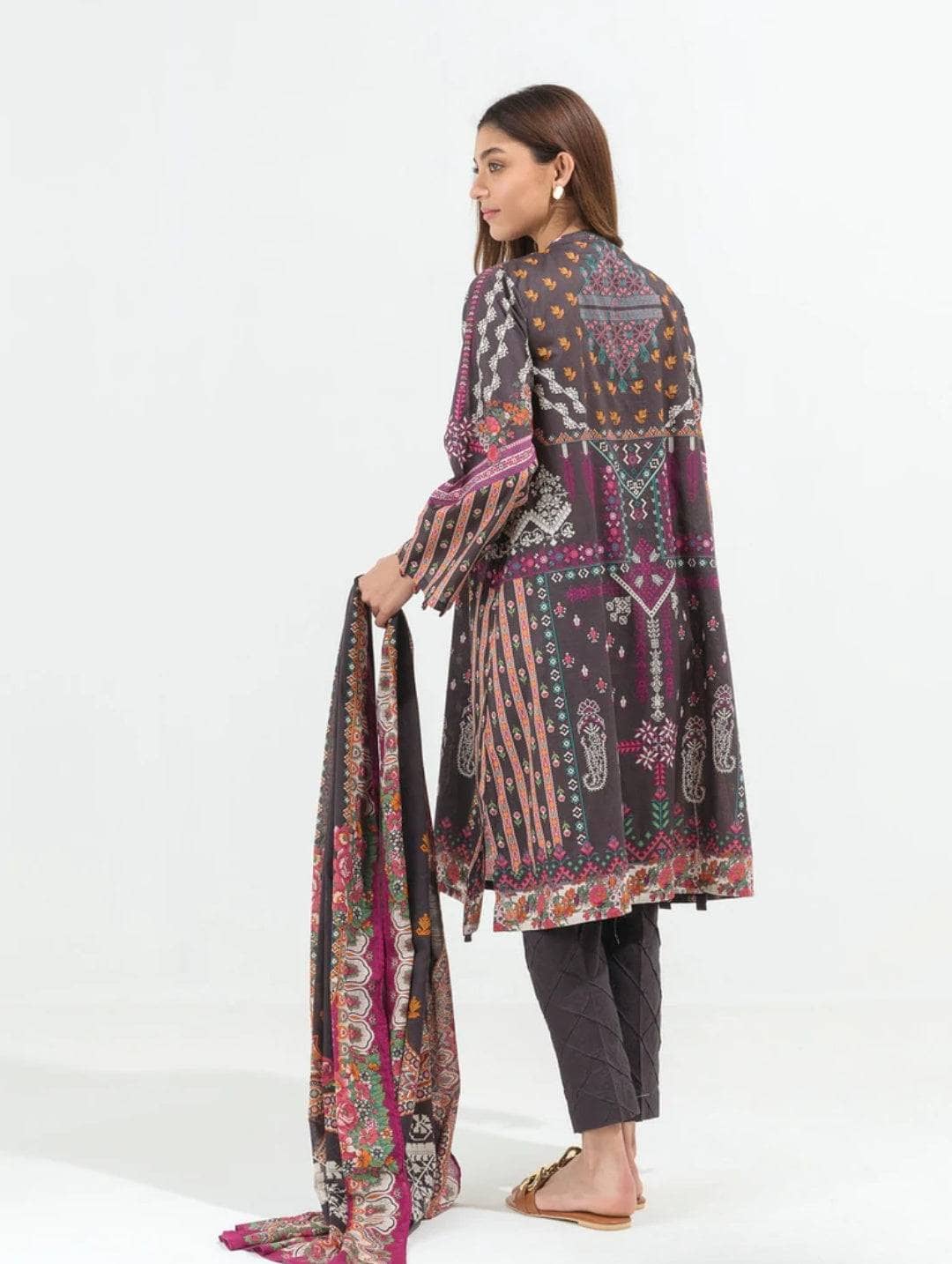 img_beechtree_lawn_22_awwal_boutique