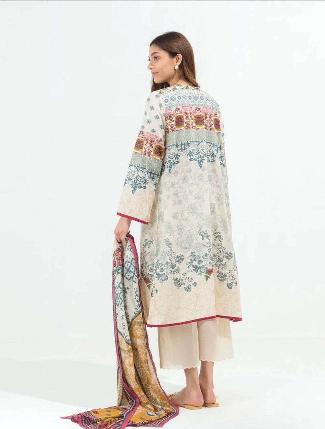 img_beechtree_lawn_22_awwal_boutique