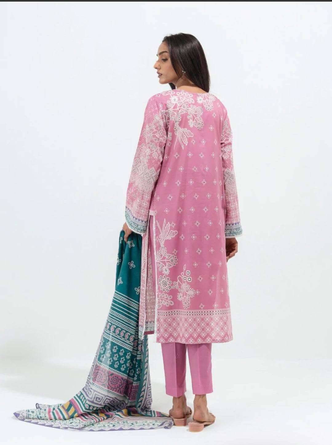 img_beechtree_lawn_22_awwal_boutique