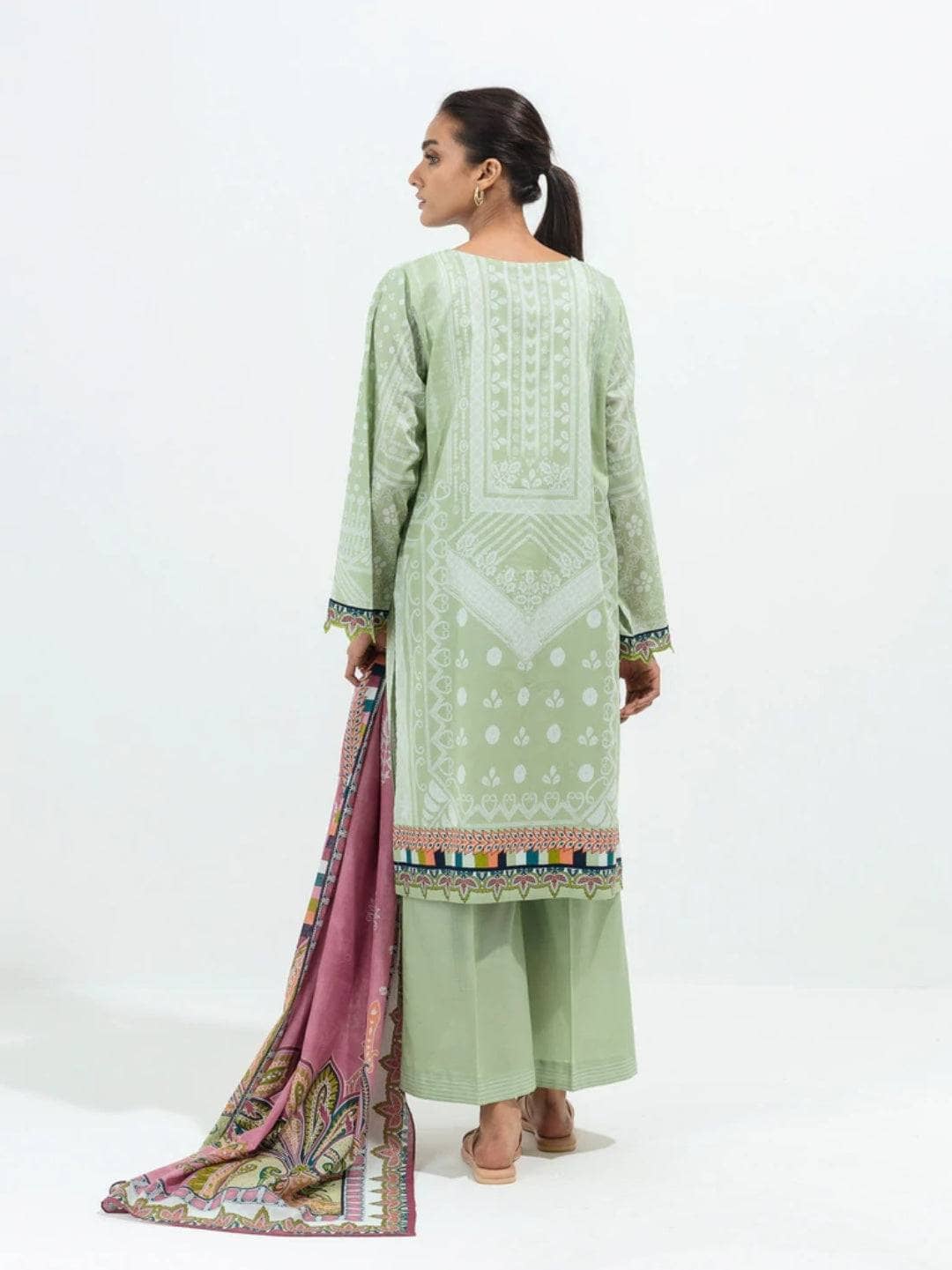 img_beechtree_lawn_22_awwal_boutique