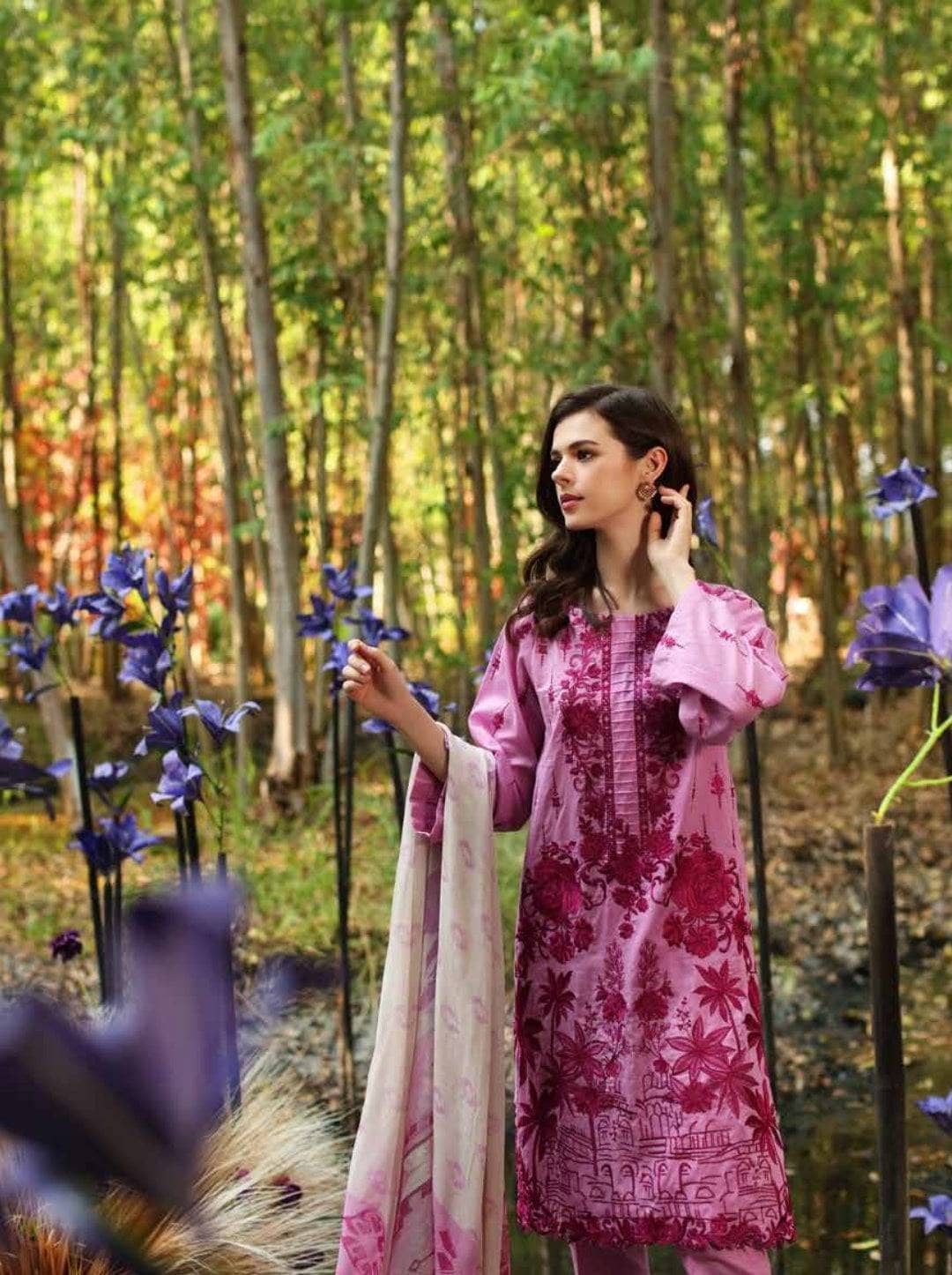 img_charizma_embroidered_lawn_22_awwal_boutique