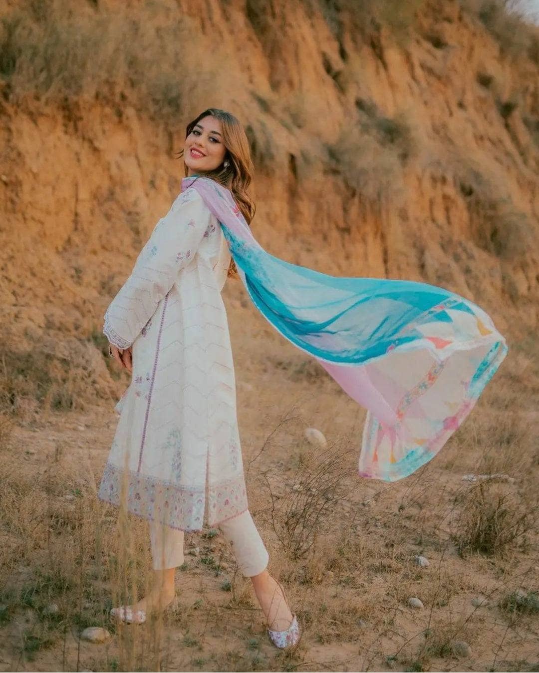 img_coco_lawn_2022_by_zara_shahjahan_awwal_boutique