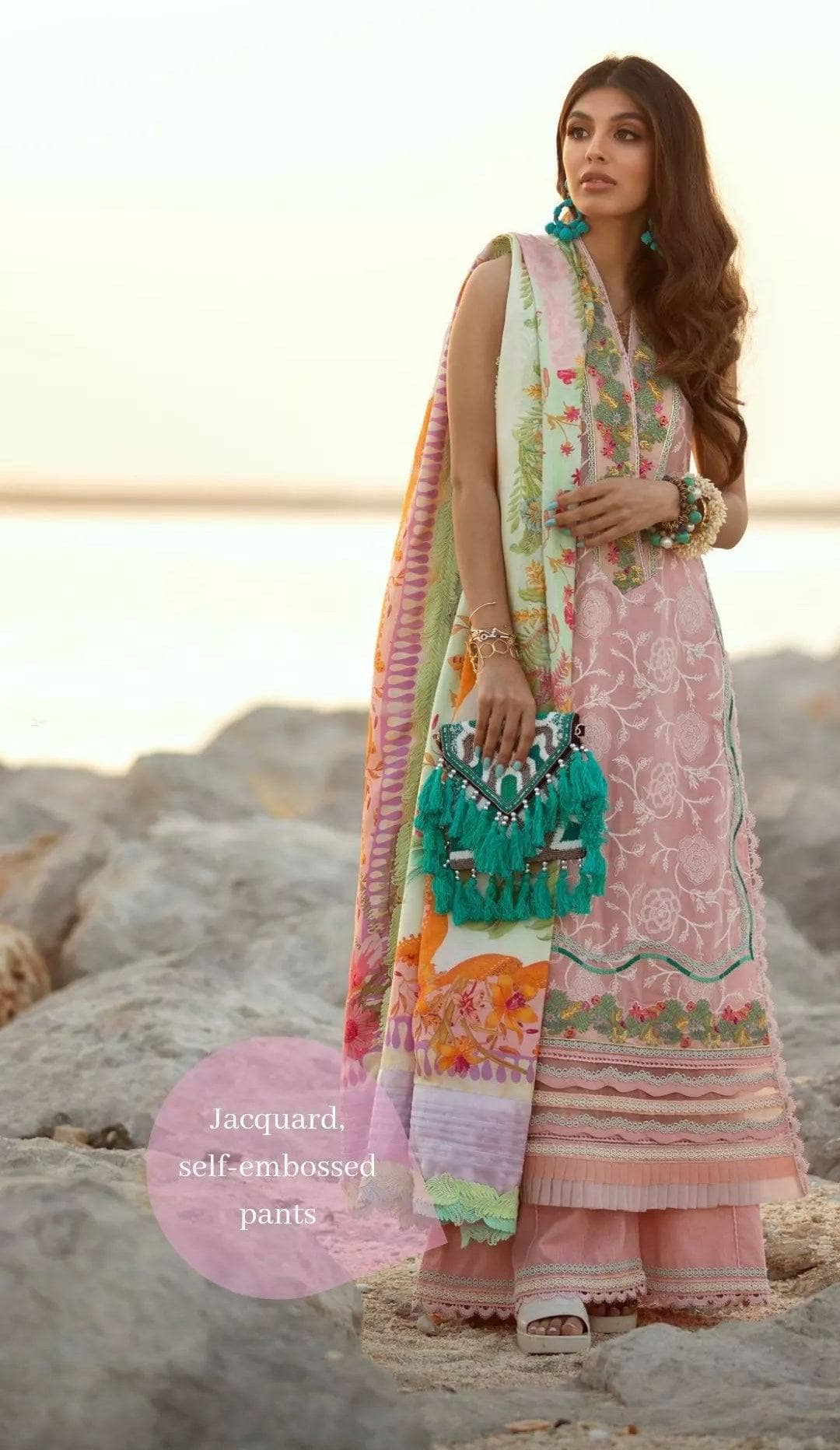 img_farah_talib_aziz_lawn_22_awwal_boutique