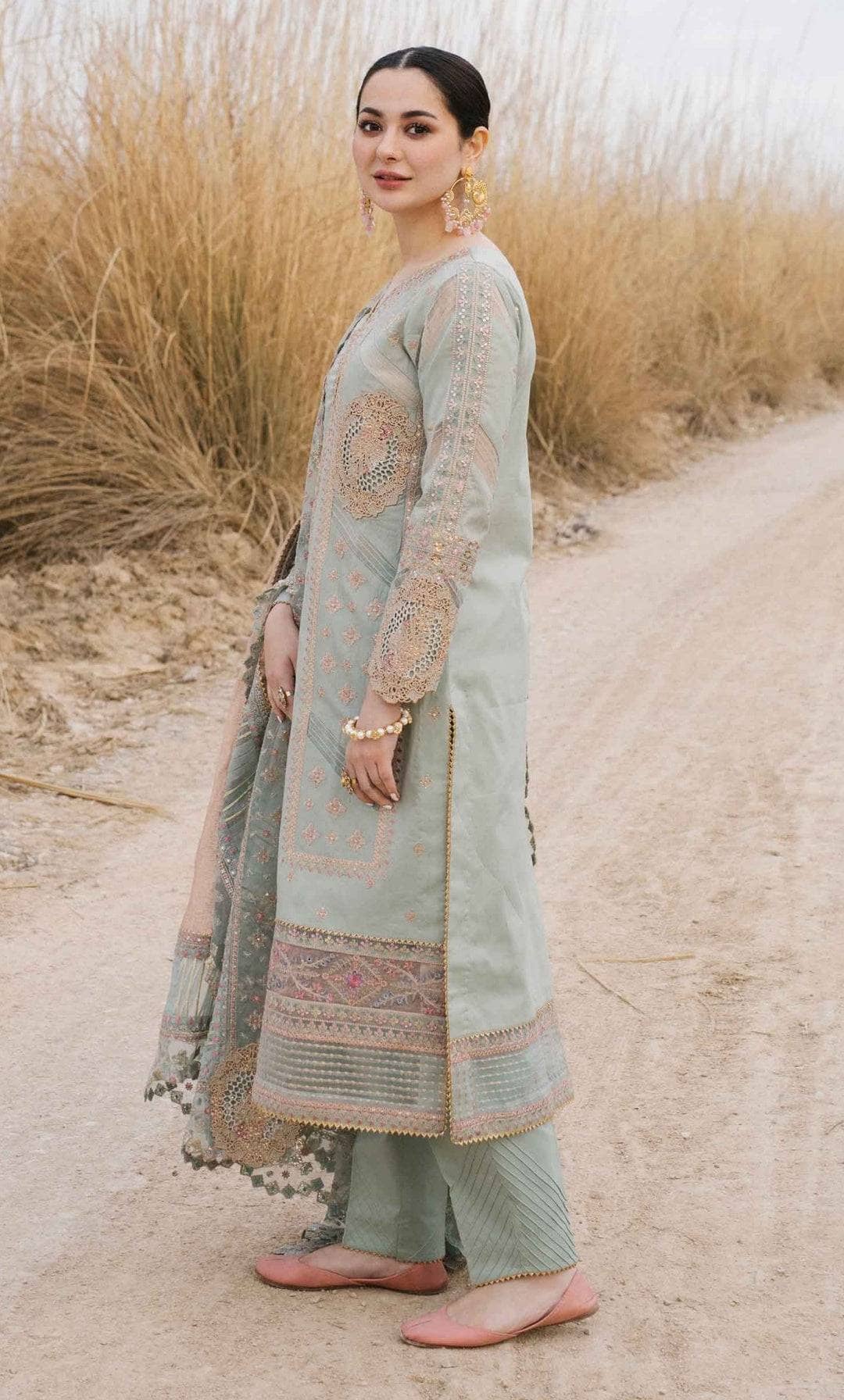 img_qalmakar_luxury_lawn_22_awwal_boutique