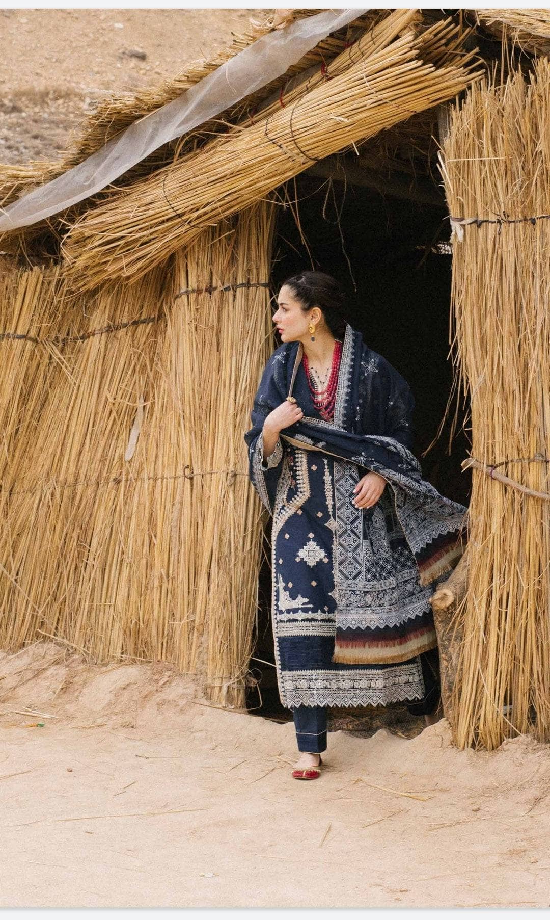 img_qalmakar_luxury_lawn_22_awwal_boutique