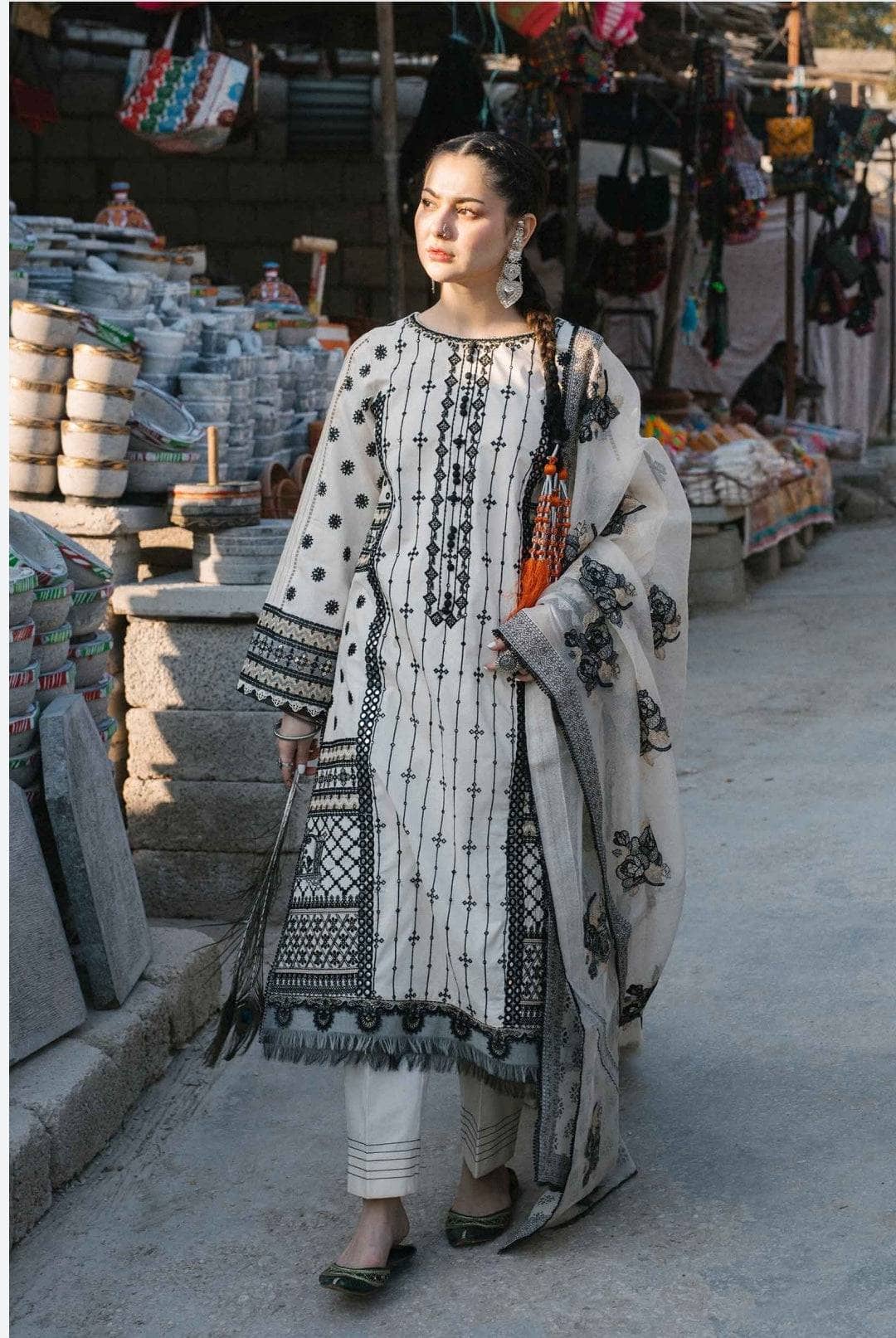 img_qalmakar_luxury_lawn_22_awwal_boutique