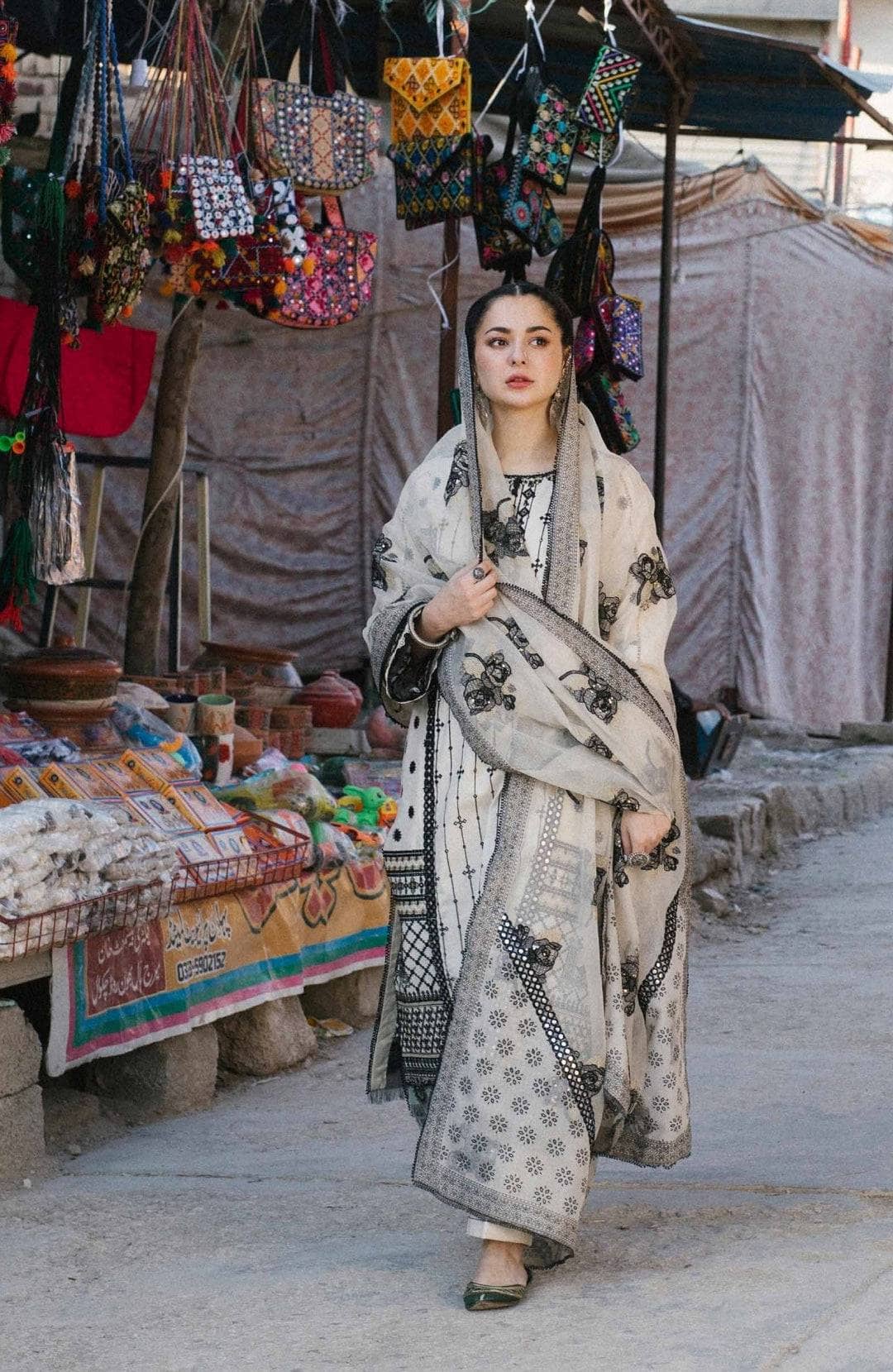 img_qalmakar_luxury_lawn_22_awwal_boutique