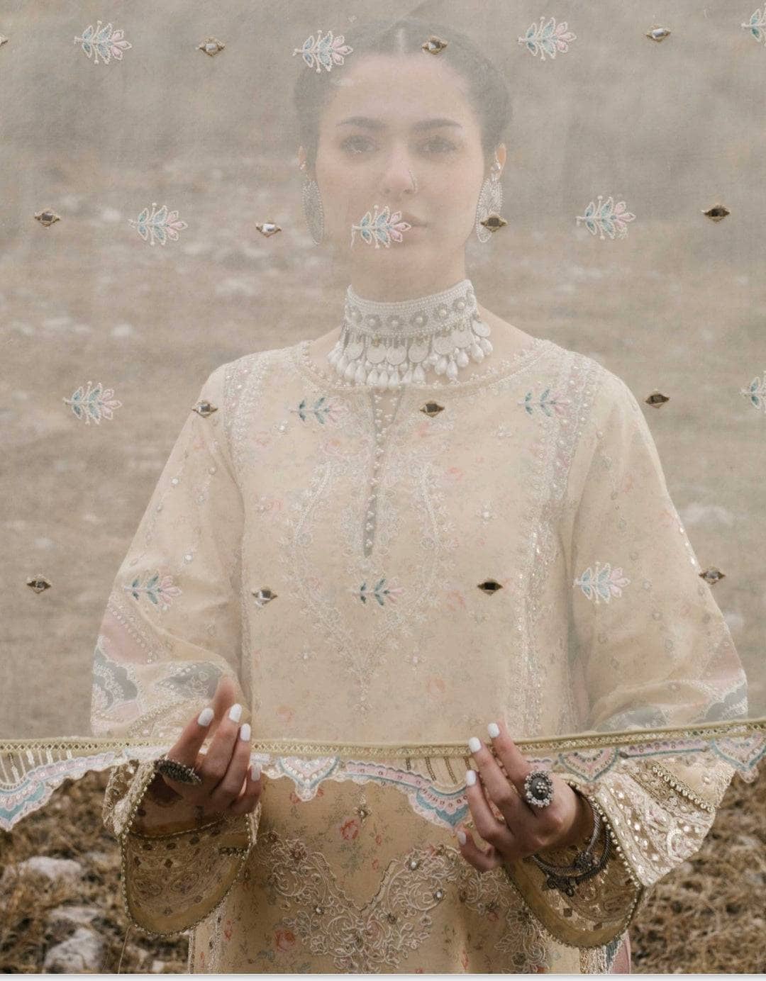 img_qalmakar_luxury_lawn_22_awwal_boutique