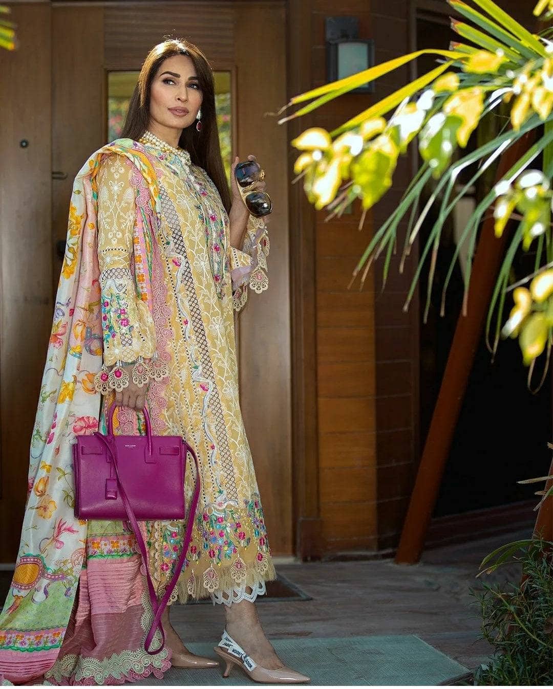img_farah_talib_aziz_lawn_22_awwal_boutique_awwal_boutique