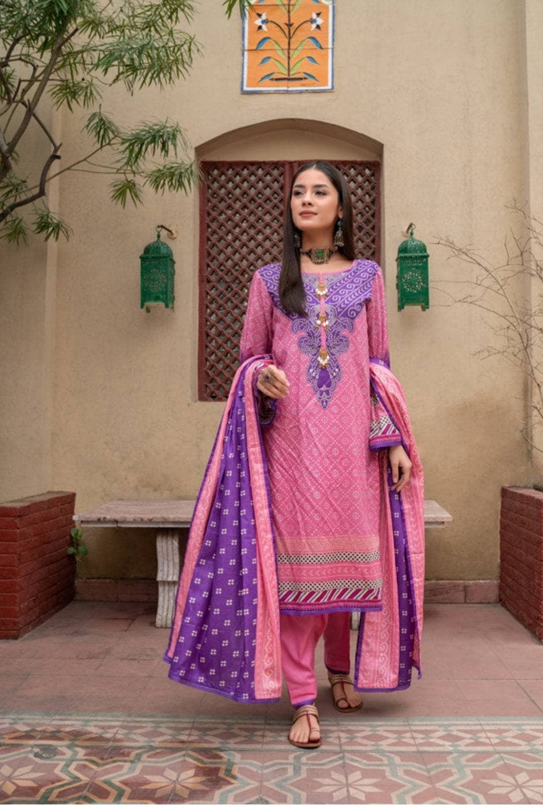 img_pakistani_low_range_suits_awwal_boutique