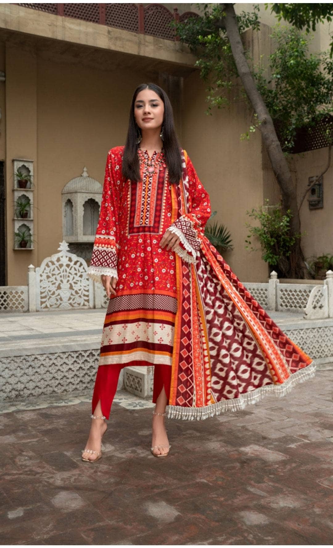 img_pakistani_low_range_suits_awwal_boutique