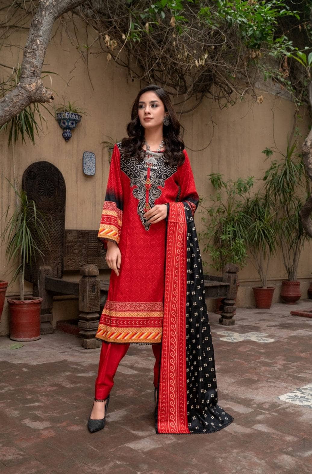 img_pakistani_low_range_suits_awwal_boutique