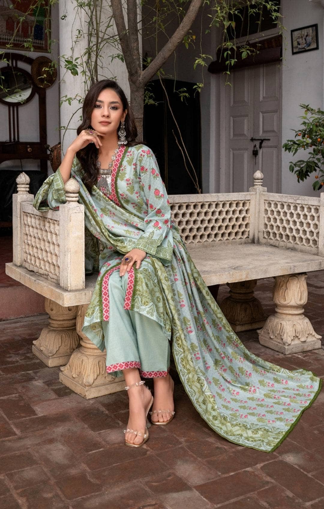 img_pakistani_low_range_suits_awwal_boutique