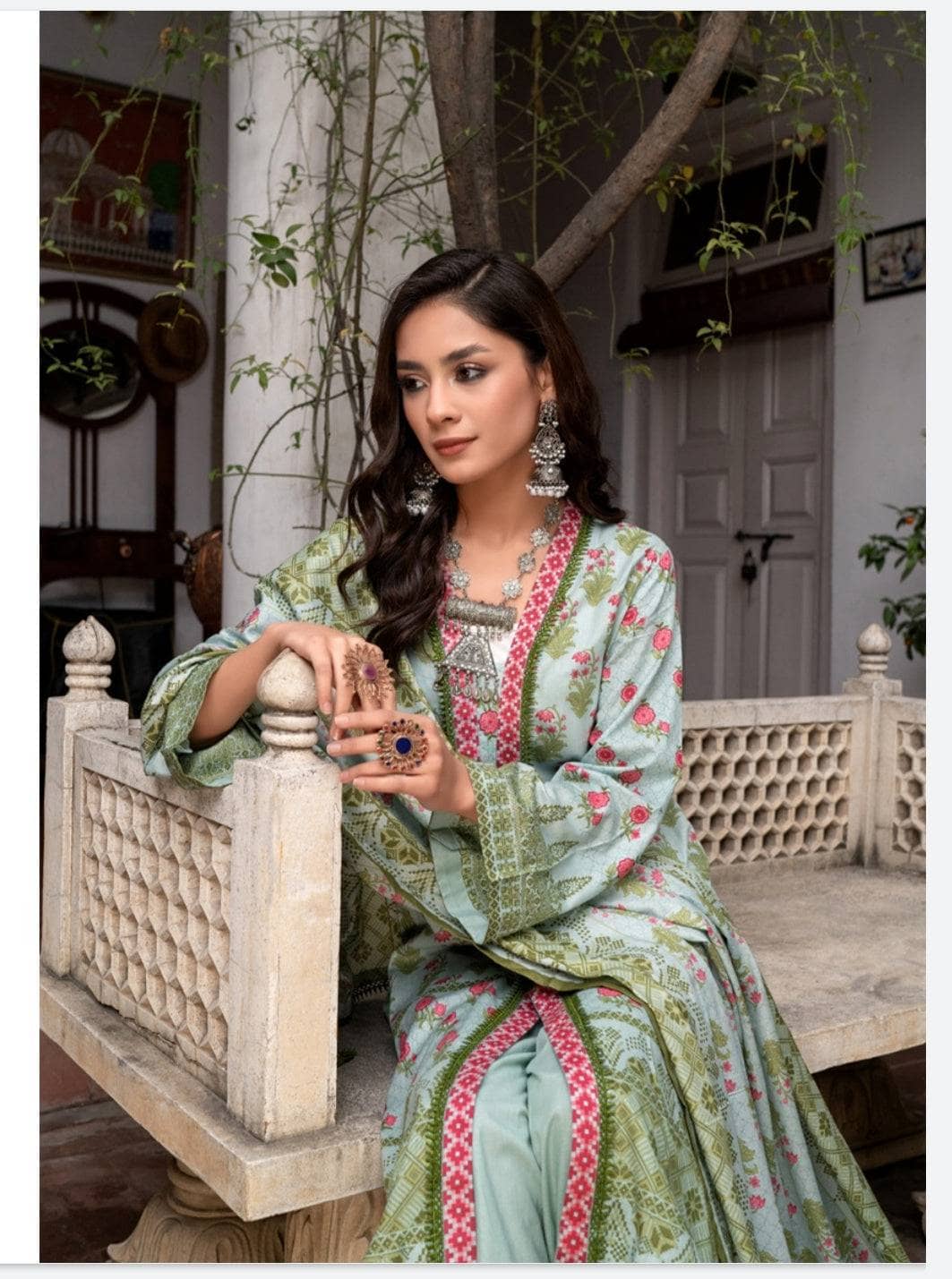 img_pakistani_low_range_suits_awwal_boutique