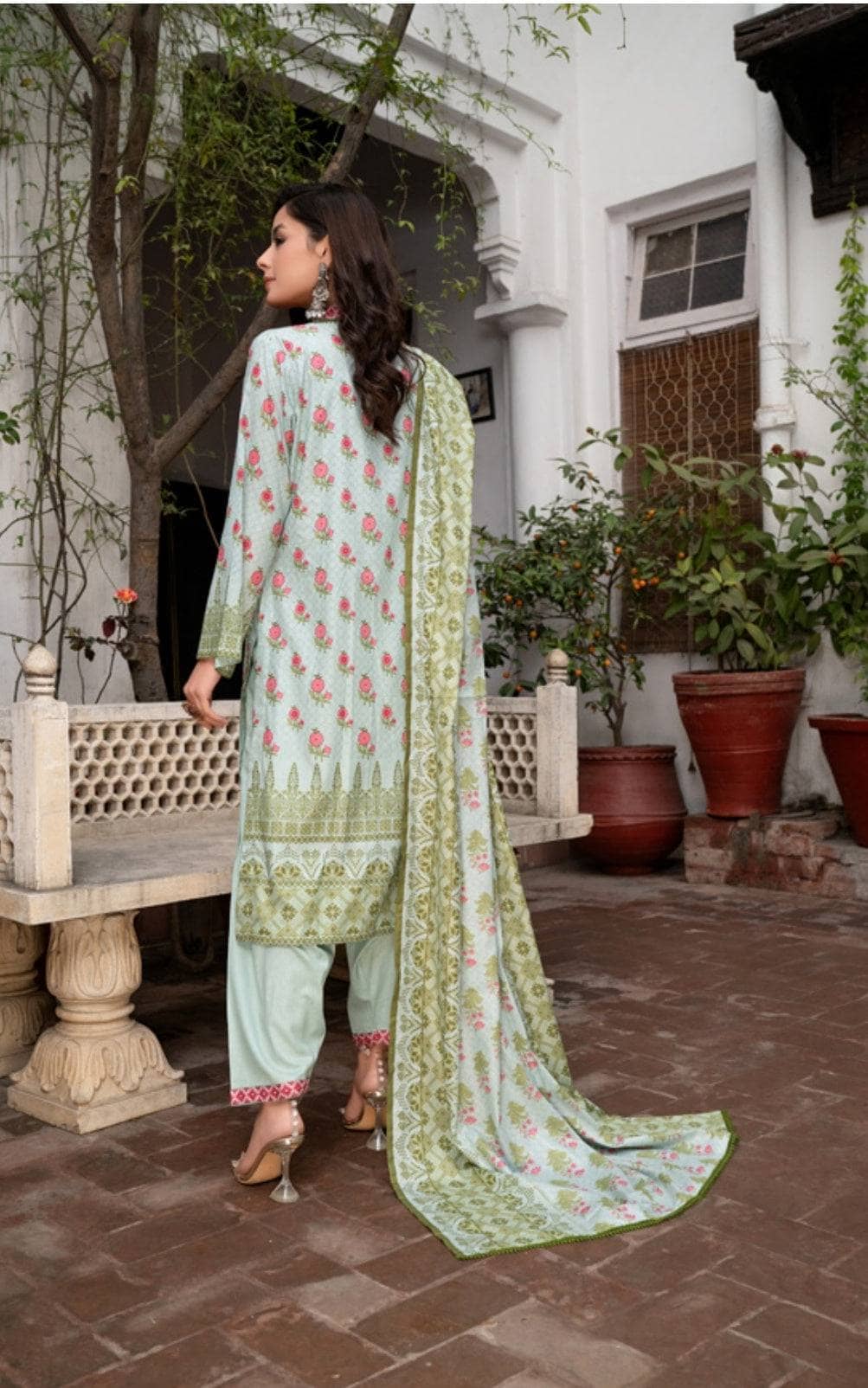 img_pakistani_low_range_suits_awwal_boutique
