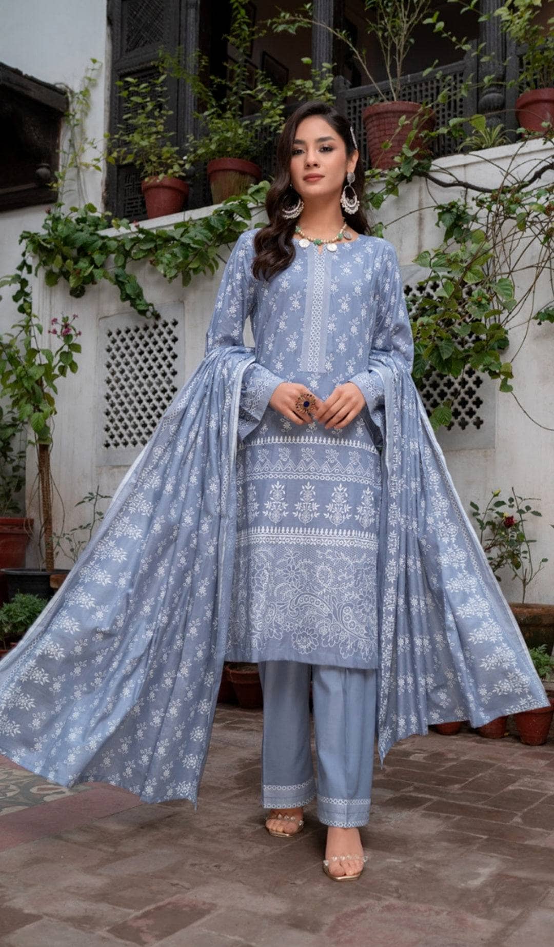 img_pakistani_low_range_suits_awwal_boutique