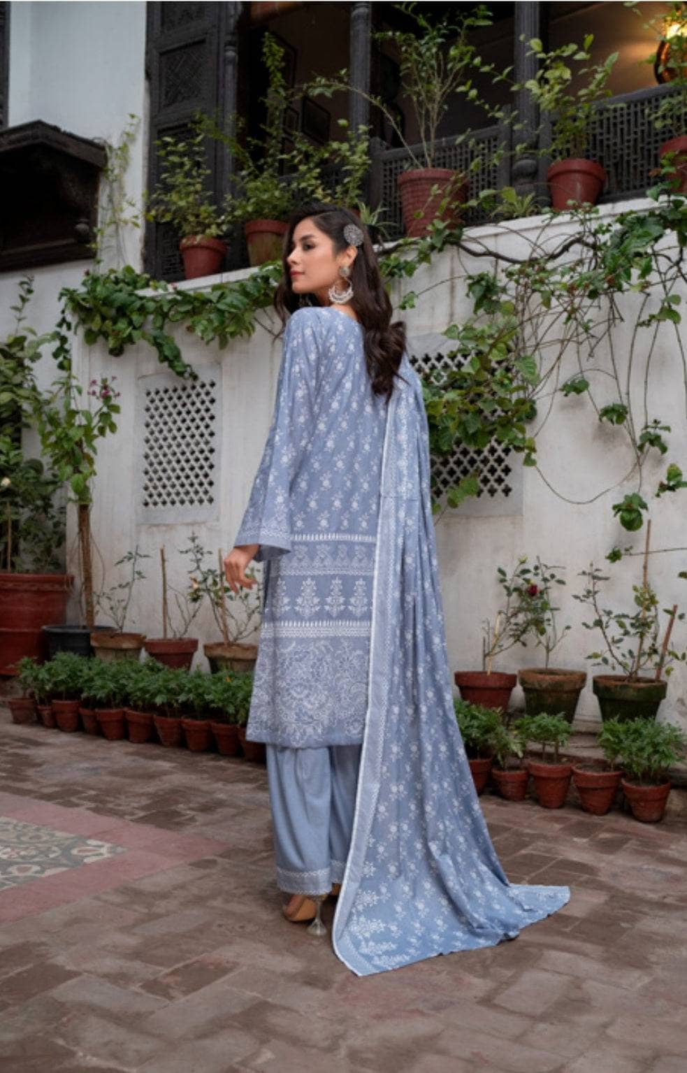 img_pakistani_low_range_suits_awwal_boutique