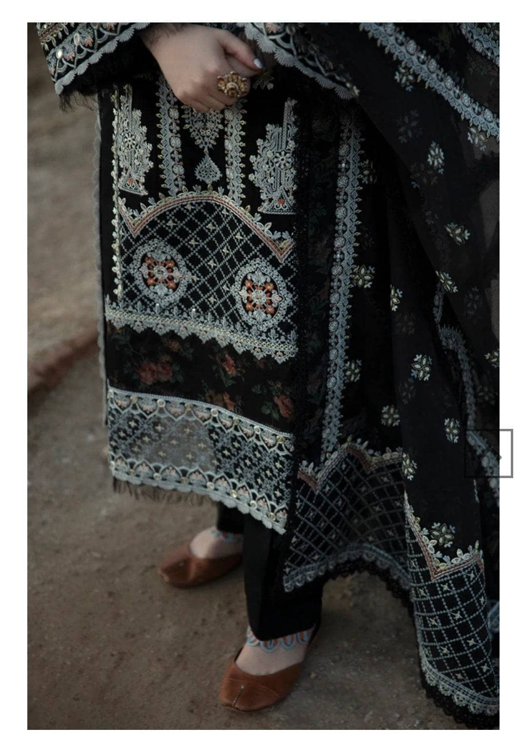 img_qalmakar_luxury_lawn_22_awwal_boutique