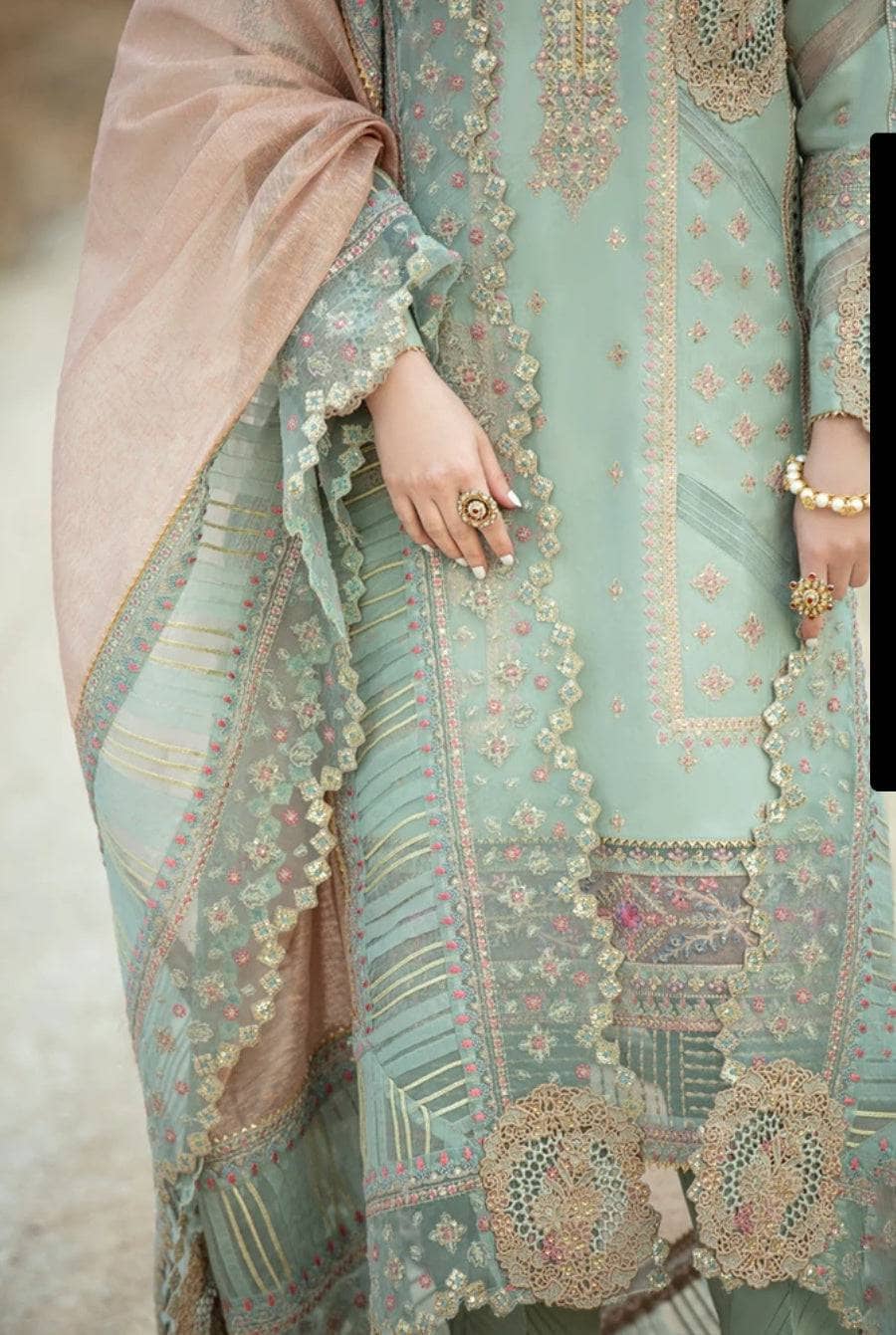 img_qalmakar_luxury_lawn_22_awwal_boutique