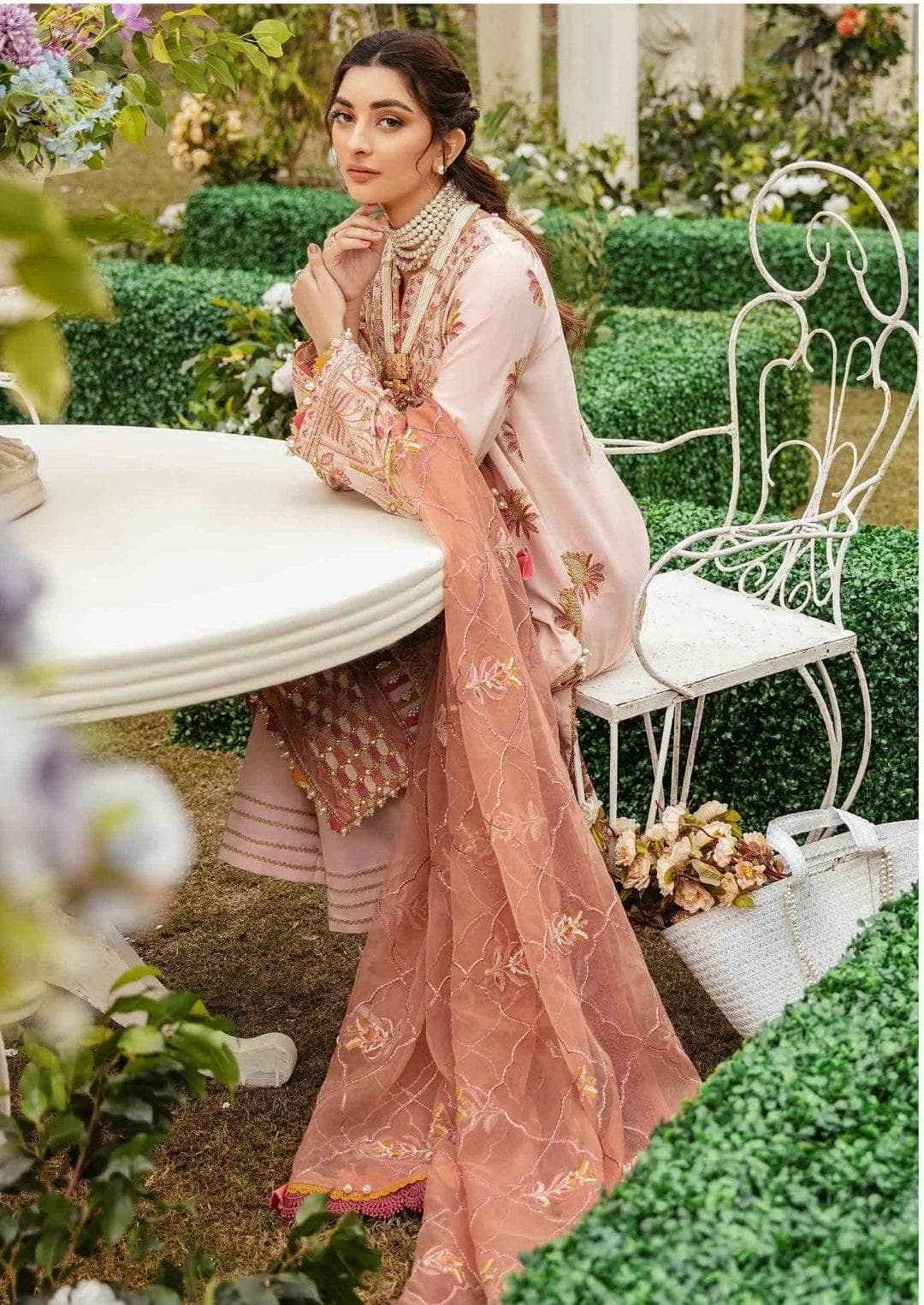 img_afrozeh_lawn_awwal_boutique