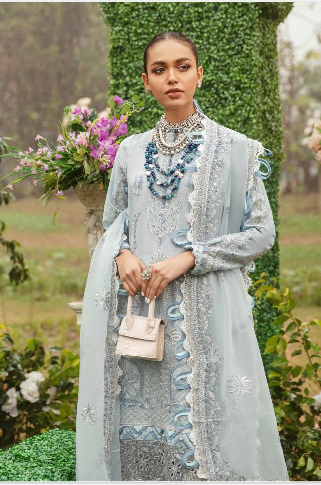 img_afrozeh_lawn_awwal_boutique