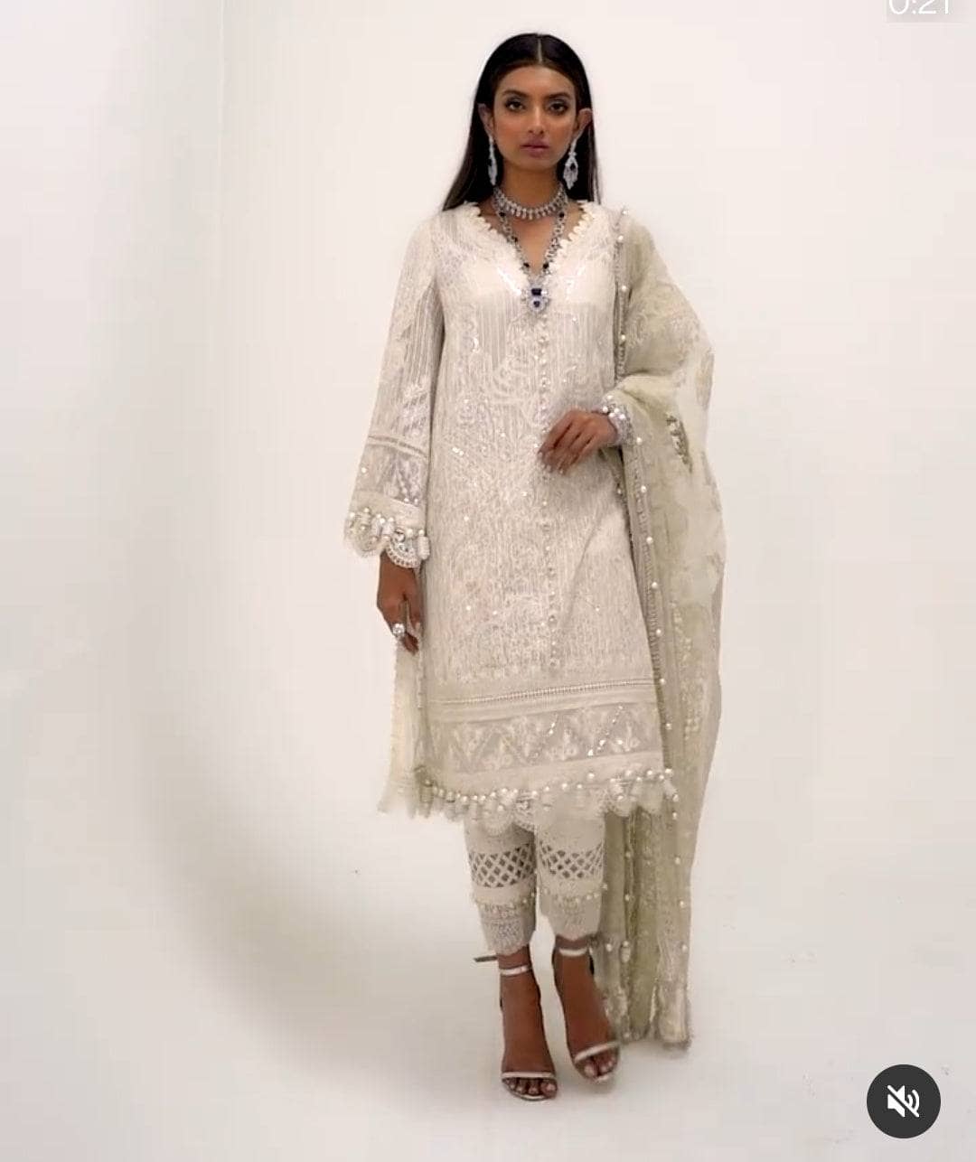 img_sana_safinaz_luxury_lawn_22_awwal_boutique