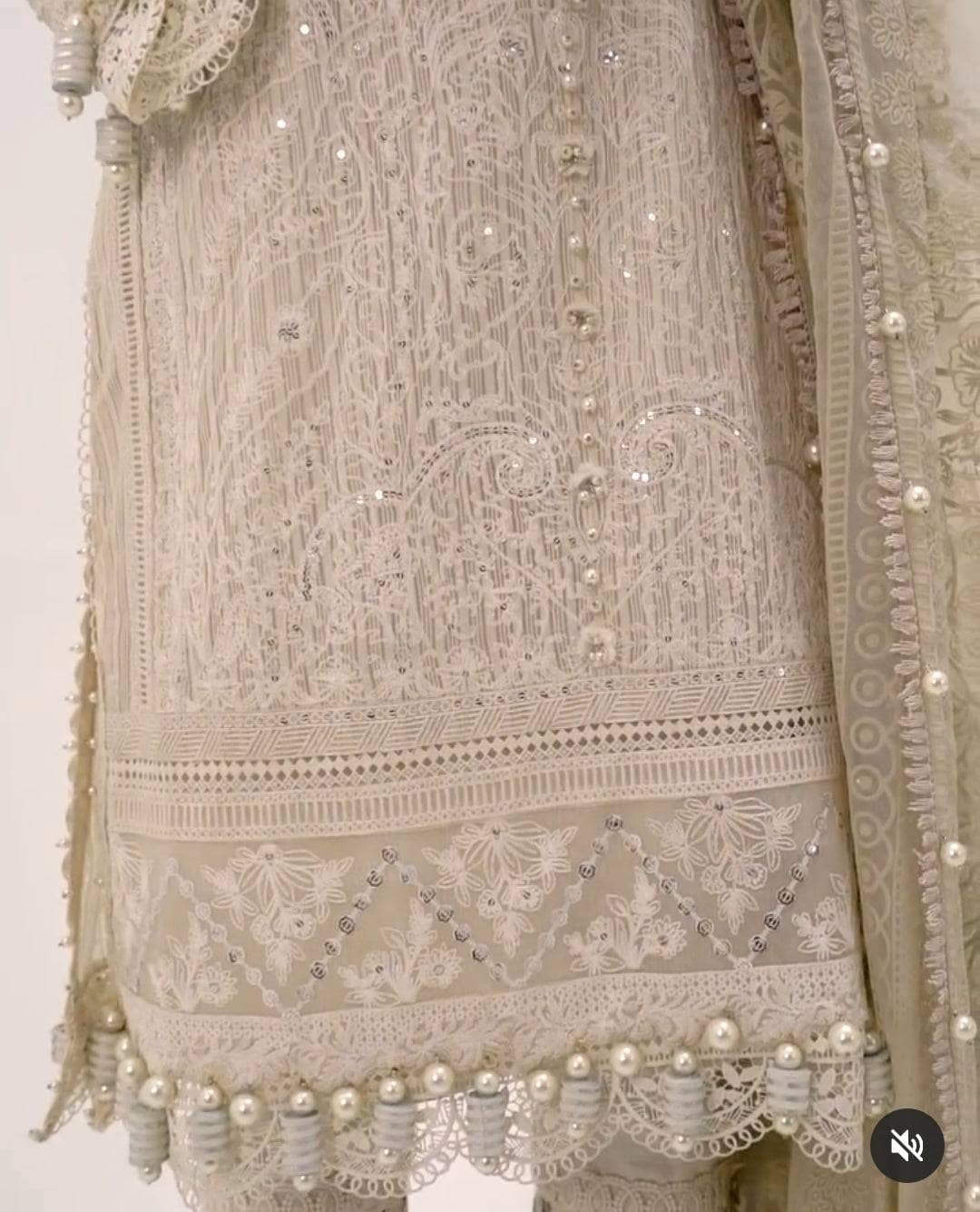 img_sana_safinaz_luxury_lawn_22_awwal_boutique