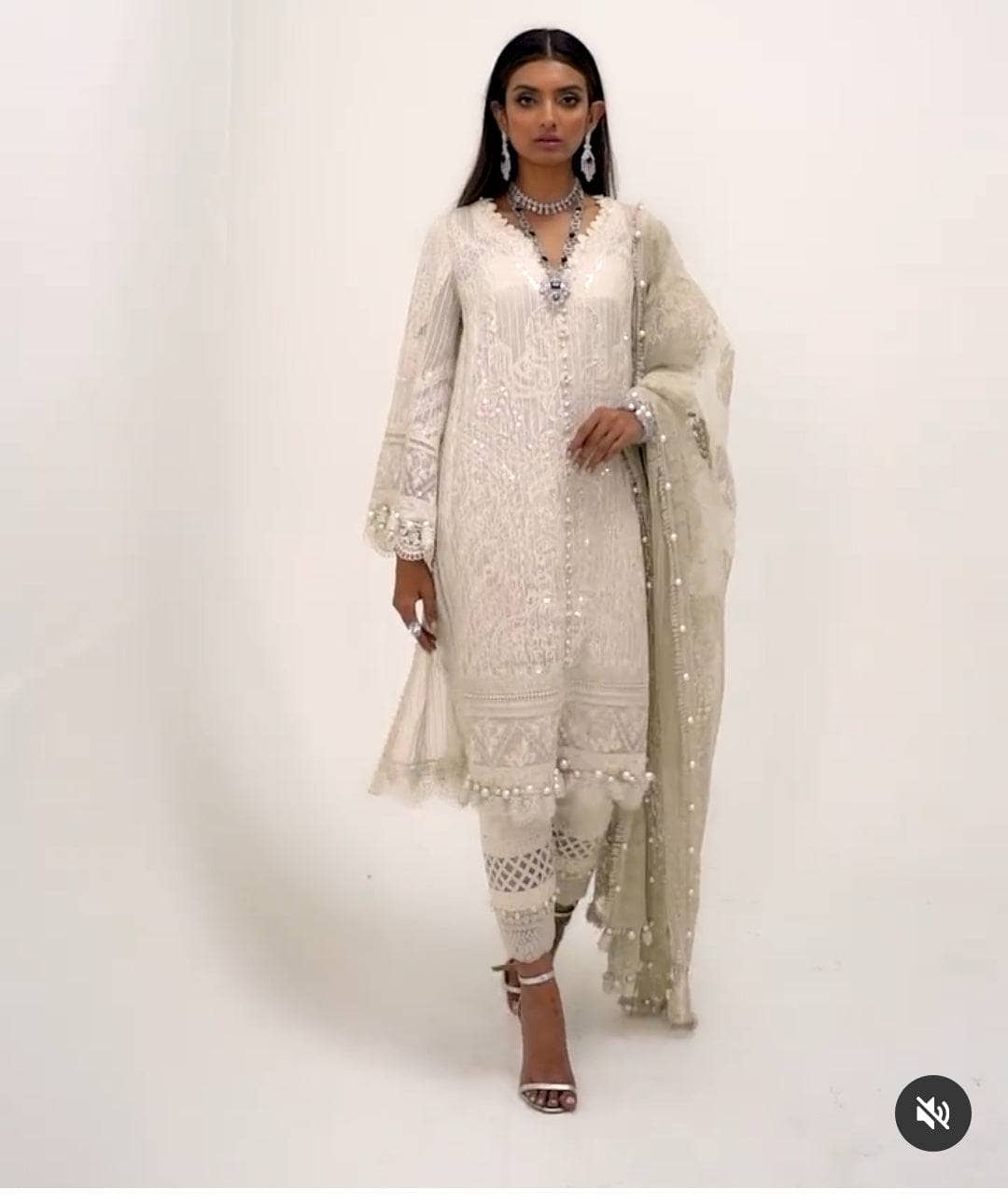 img_sana_safinaz_luxury_lawn_22_awwal_boutique